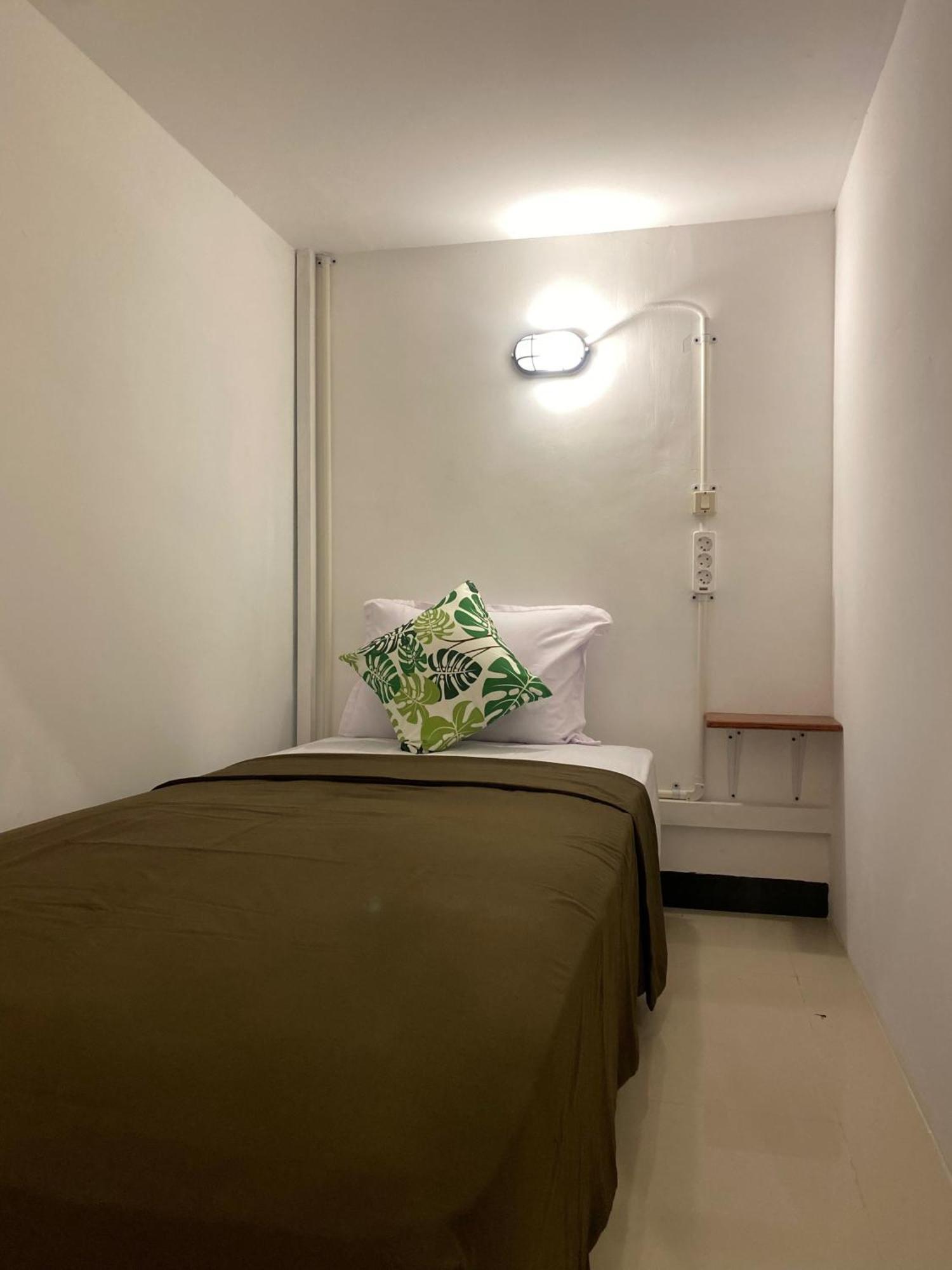 Revive By Snooze Hostel Banyuwangi  Exterior photo
